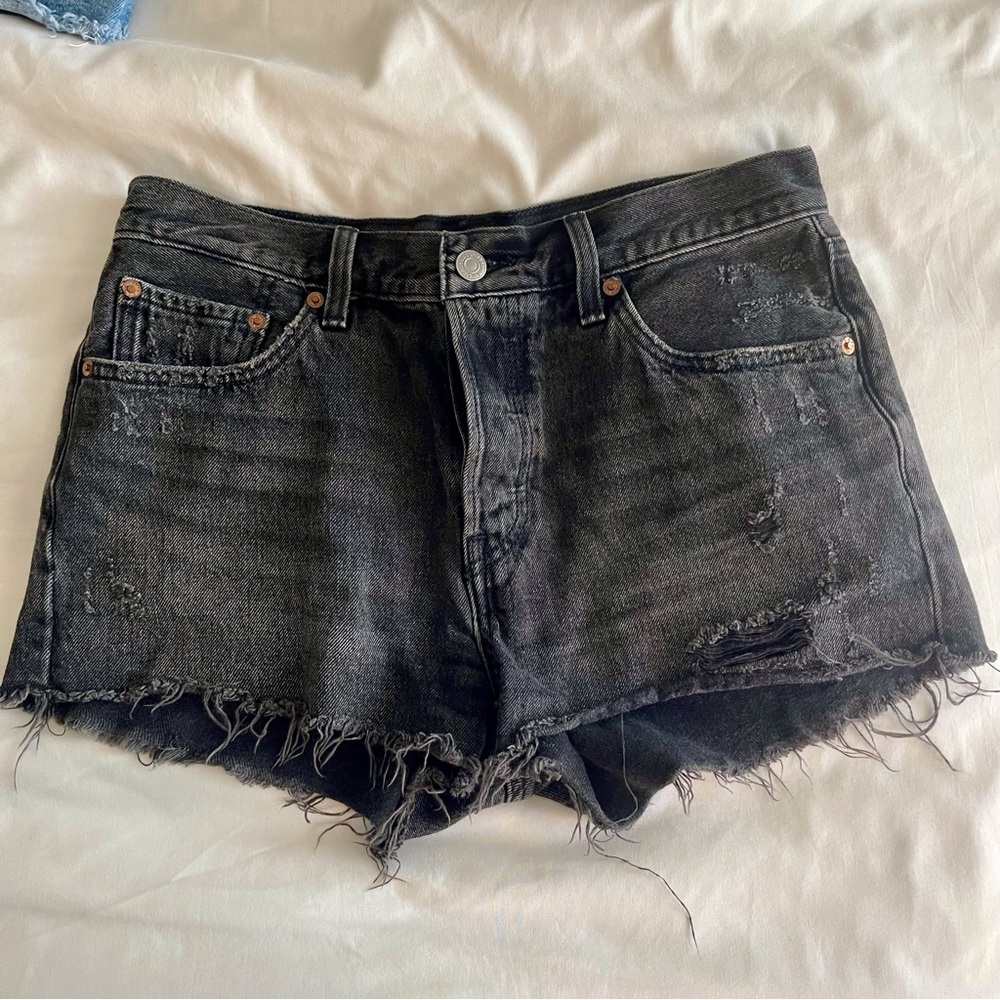 Women’s LEVI’S denim shorts size 28